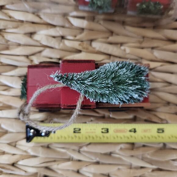🎄🎁New Vintage Truck w/ Christmas Tree Wooden Ornaments Holiday Farmhouse Decor - Picture 4 of 4